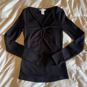 h&m black ribbed long sleeve top.